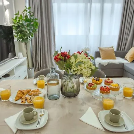 Charming New 2 Bedrooms With Aircon Appartamento *