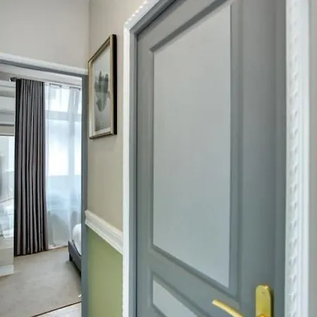 Charming New 2 Bedrooms With Aircon Parigi