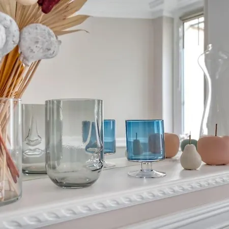Charming New 2 Bedrooms With Aircon * Parigi